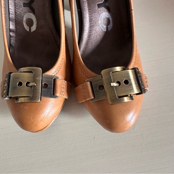 Vintage DKNY Tan heels with buckle , Mary Jane - Picture 3 of 7